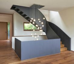 Frammelsberger-Treppen-Markante-Stahlwangentreppe-Holzstufen-1000-7c65677e.jpg